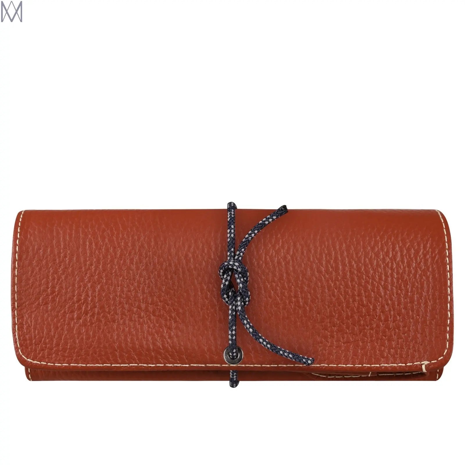 Marmotte trois montres Avel & Men Ploumanac'h en cuir chocolat, roulée et fermée par un cordage maritime.