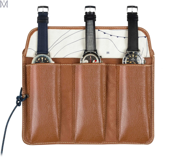 Marmotte trois montres Avel & Men Ploumanac'h en cuir chocolat, ouverte et laissant entrevoir la doublure en coton.