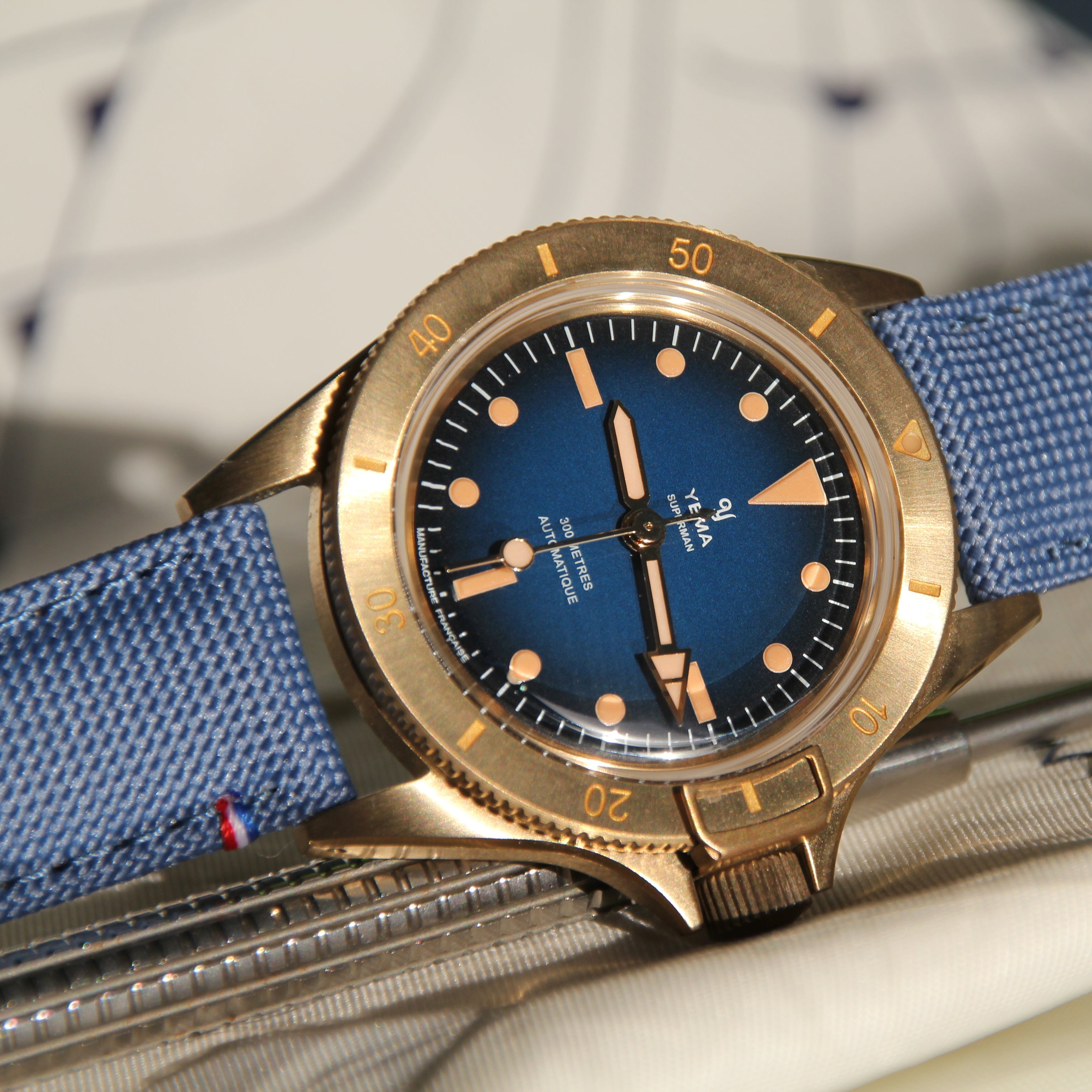 bracelet en toile bleue pour Yema Superman