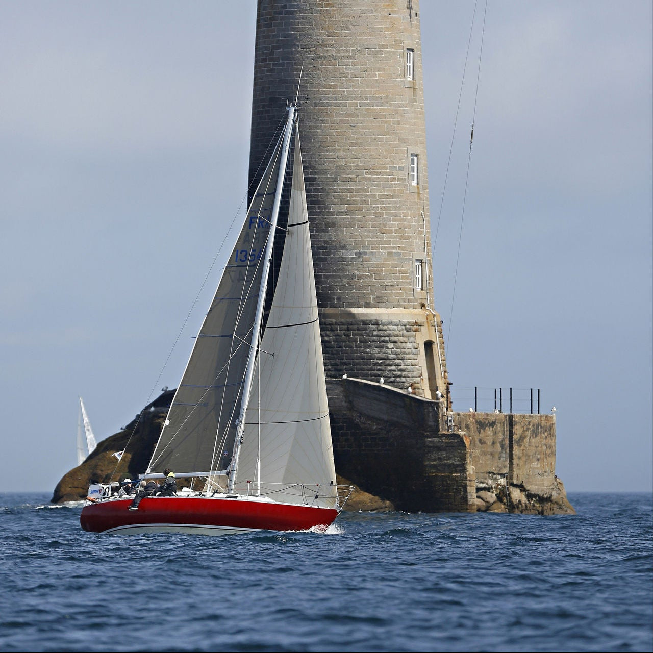 un petit coup de coeur: ce voilier rouge pour notre Larmor Plage rouge :) 