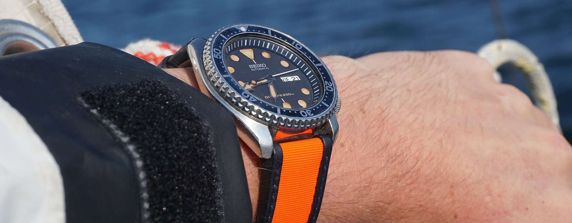 Sailcloth watch strap: the technicality of sailing, the comfort of leather